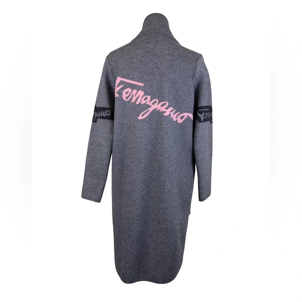 FERRAGAMO WOOL CARDIGAN IN GRAY WITH PINK AND BLACK SIGNATURE LOGOS - Picture 5 of 7
